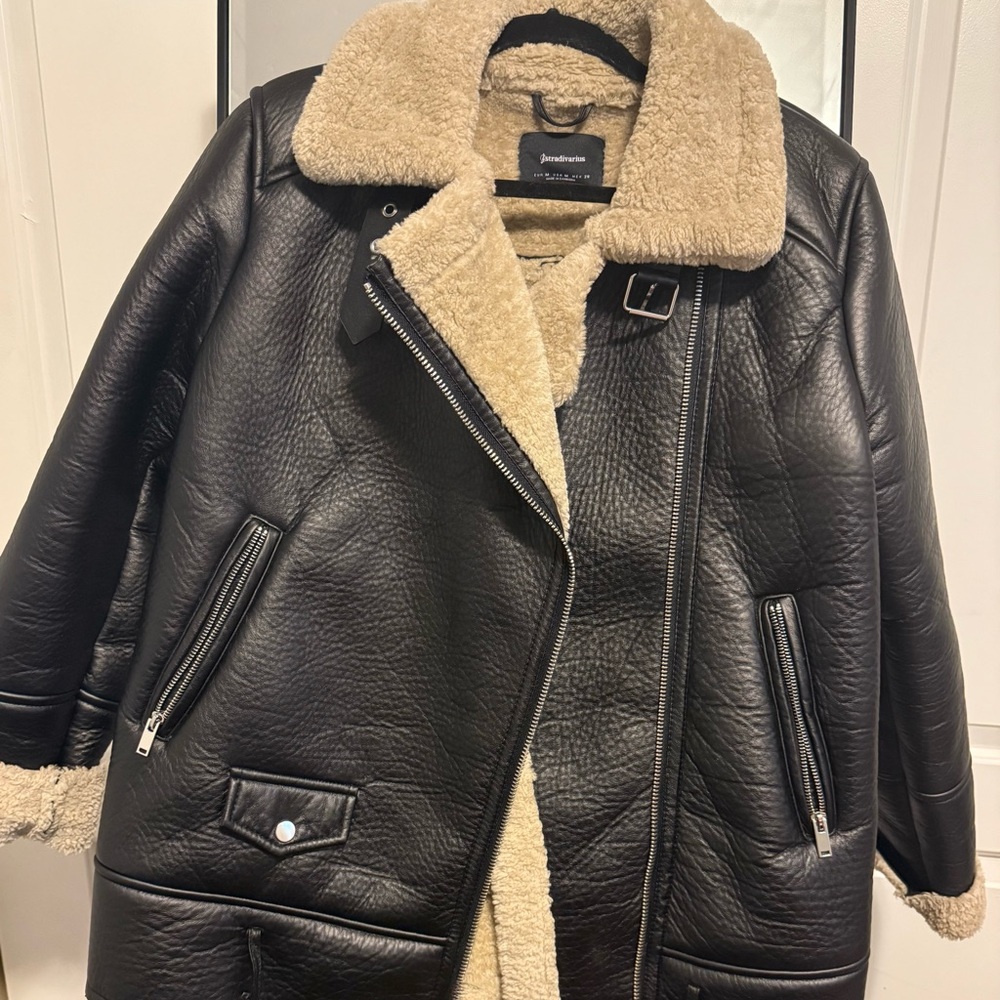 Stradivarius Black and Cream Leather Jacket with Shearling Collar